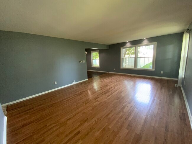 Building Photo - 113 Country Club Ct