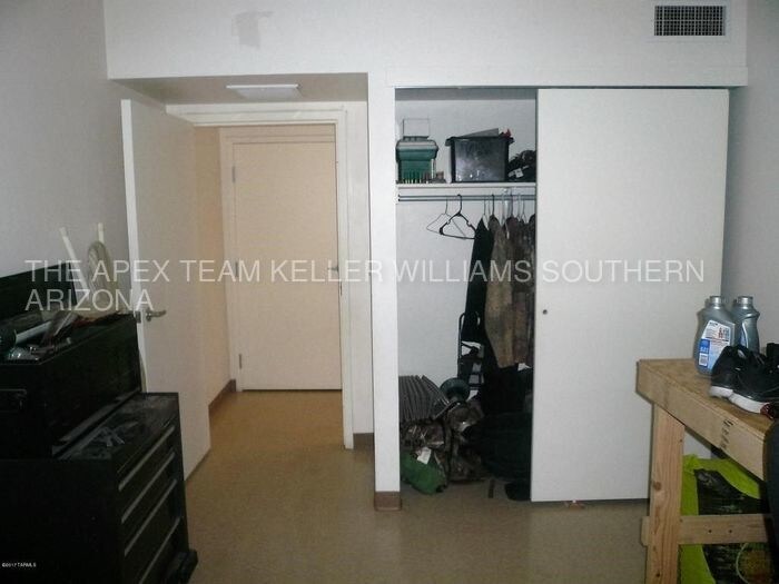 Building Photo - 1414 W Delaware St