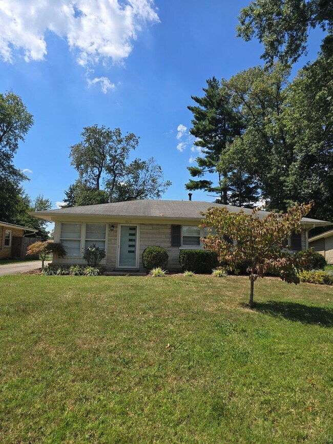 Foto del edificio - Newly remodeled 3 bed/1 bath home with a 1...