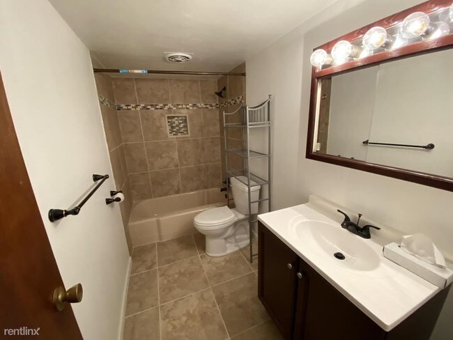 Foto del edificio - 2 br, 1 bath Townhome - 404 Sweetbriar St