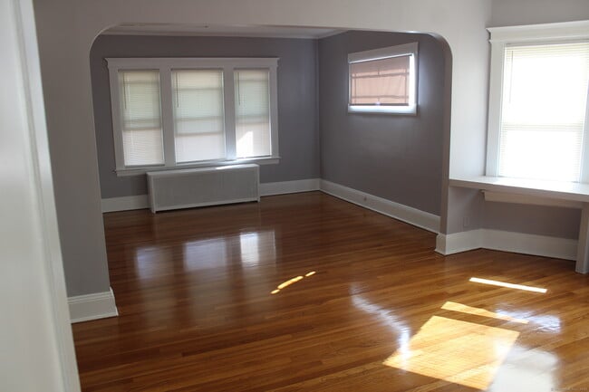 Building Photo - 45-47-47 Grandview Terrace