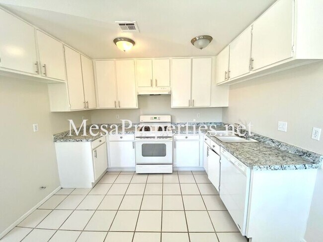 Building Photo - 14941 Yucca Ave