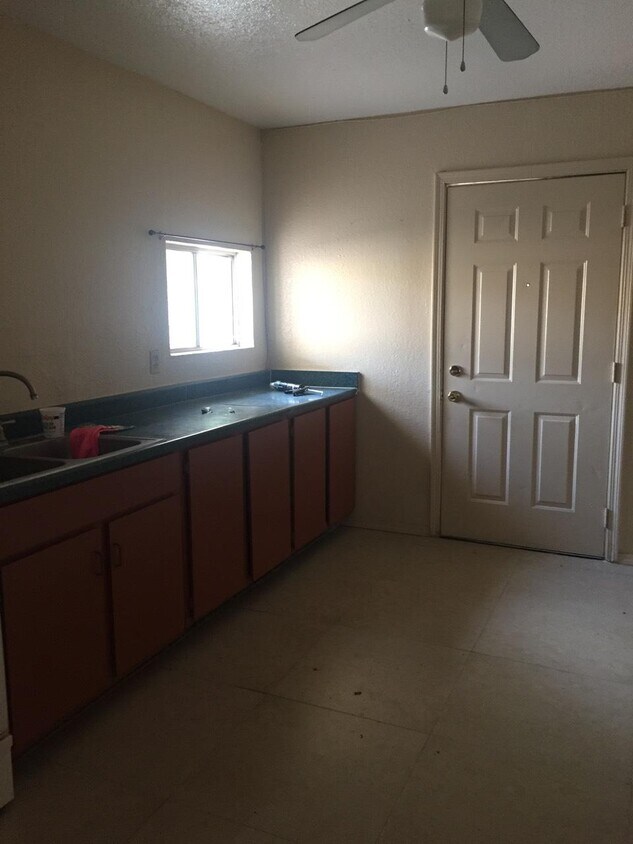 Primary Photo - 205 Midianite Dr