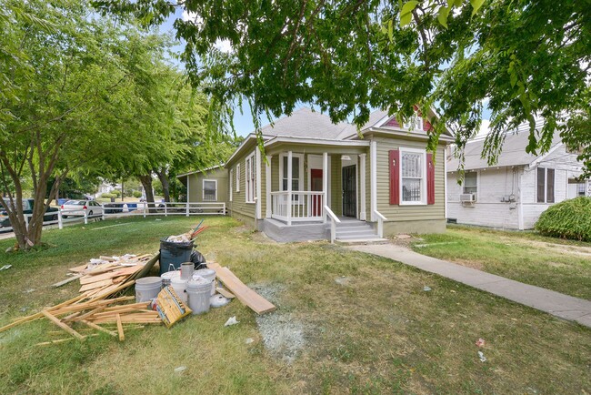 Building Photo - Nice Historic Home Near  Downtown
