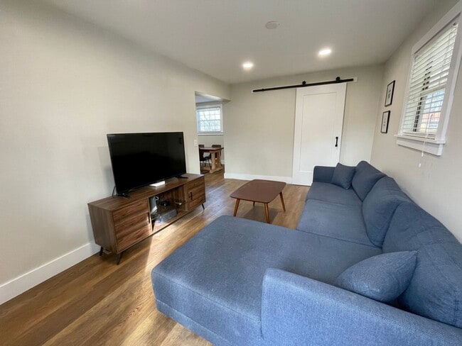 Building Photo - Lovely Ranch Home