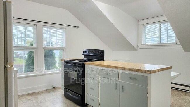 Building Photo - 1204 Wall St