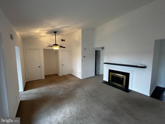 Building Photo - 549 Colecroft Ct