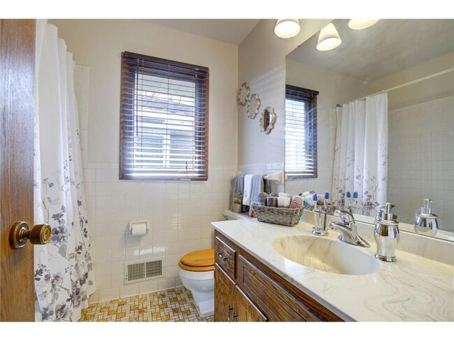 Bathroom - 4344 Chicago Ave