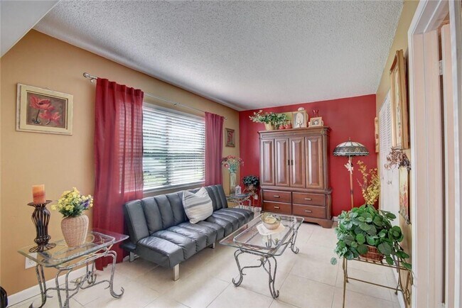 Building Photo - 3050 Sunrise Lakes Dr E
