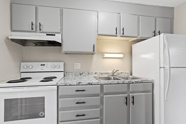 Building Photo - Royal Chateau Apartments