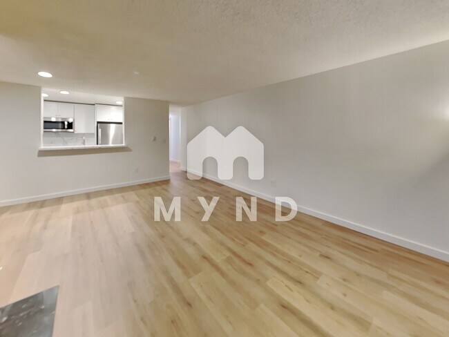Building Photo - 14622 NE 30th Pl 18-B