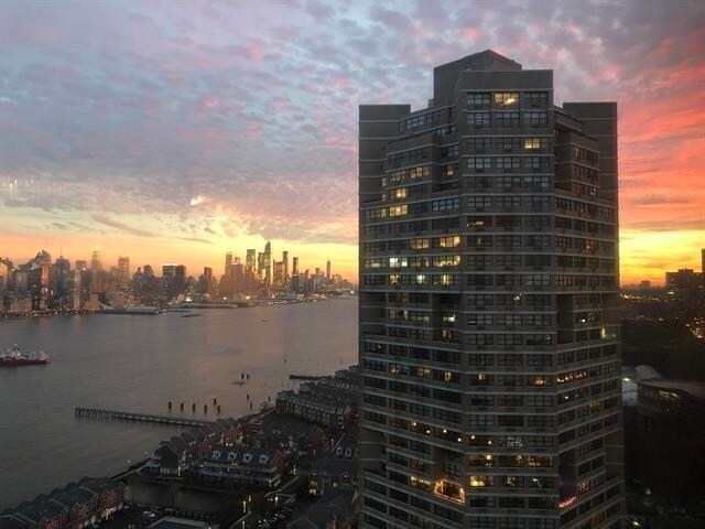 Foto principal - 7002 JFK Blvd E