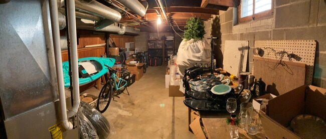 Trastero en el sótano - 2642 N 62nd St