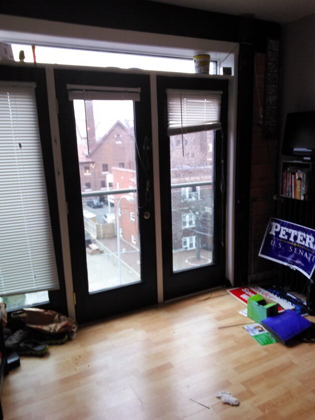 Primary Photo - 310 W 6th St