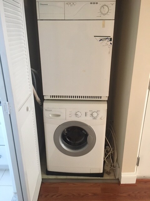 washer/dryer - 610 Main St.