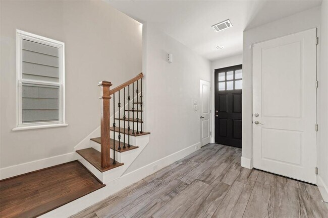 Foto del edificio - 5648 Larkin St
