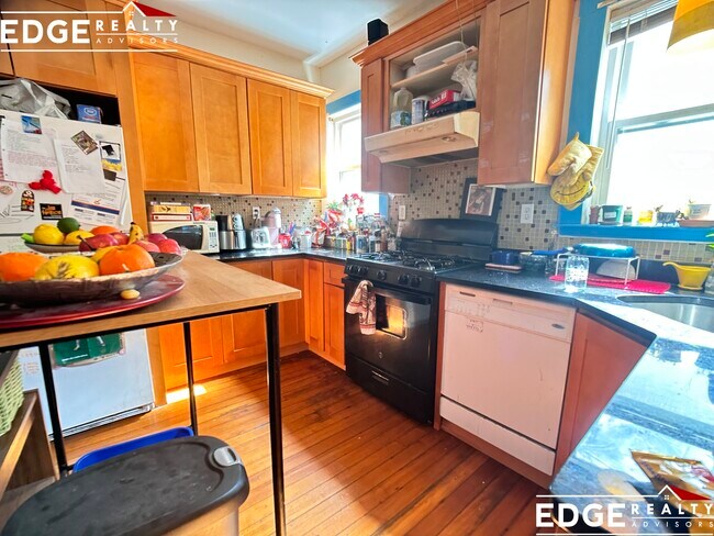 Building Photo - 5 Mapleton St