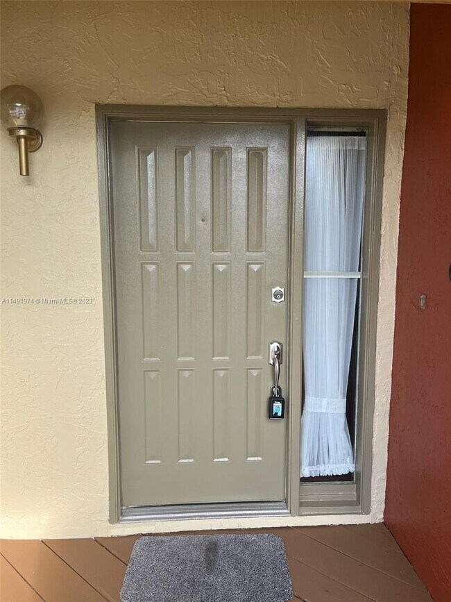 Foto del edificio - 13125 Chadwick Ct