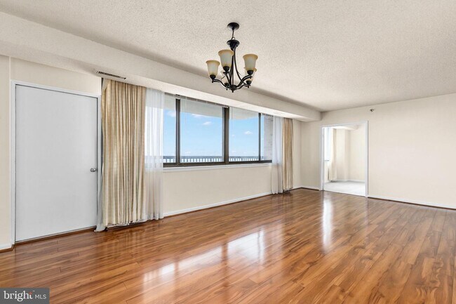 Foto del edificio - 5501 Seminary Rd