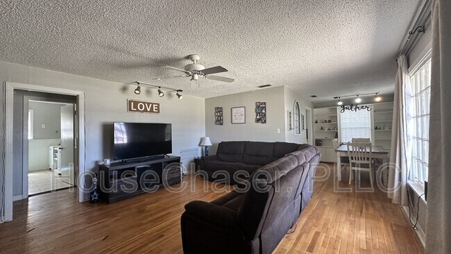 Foto del edificio - 3319 26th St