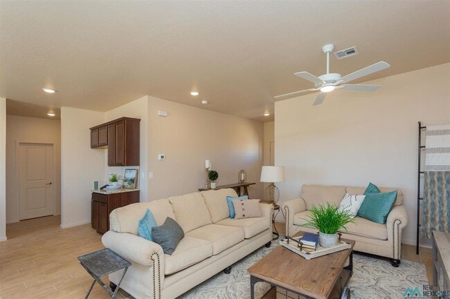 Building Photo - 7 Twin Berry Ct