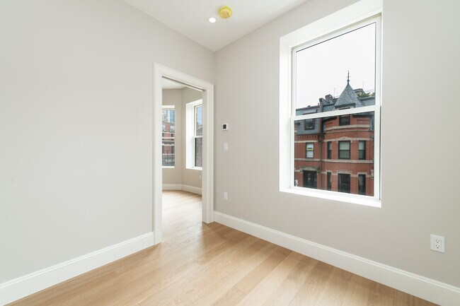 Building Photo - 36 Fairfield St