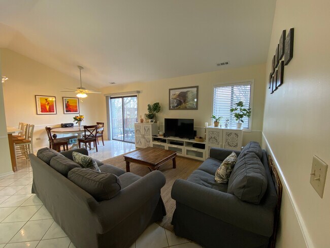 Building Photo - 375 Sandhurst Cir