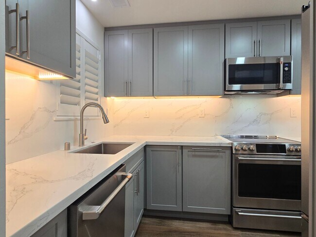 Foto del edificio - Blossomhillduplex