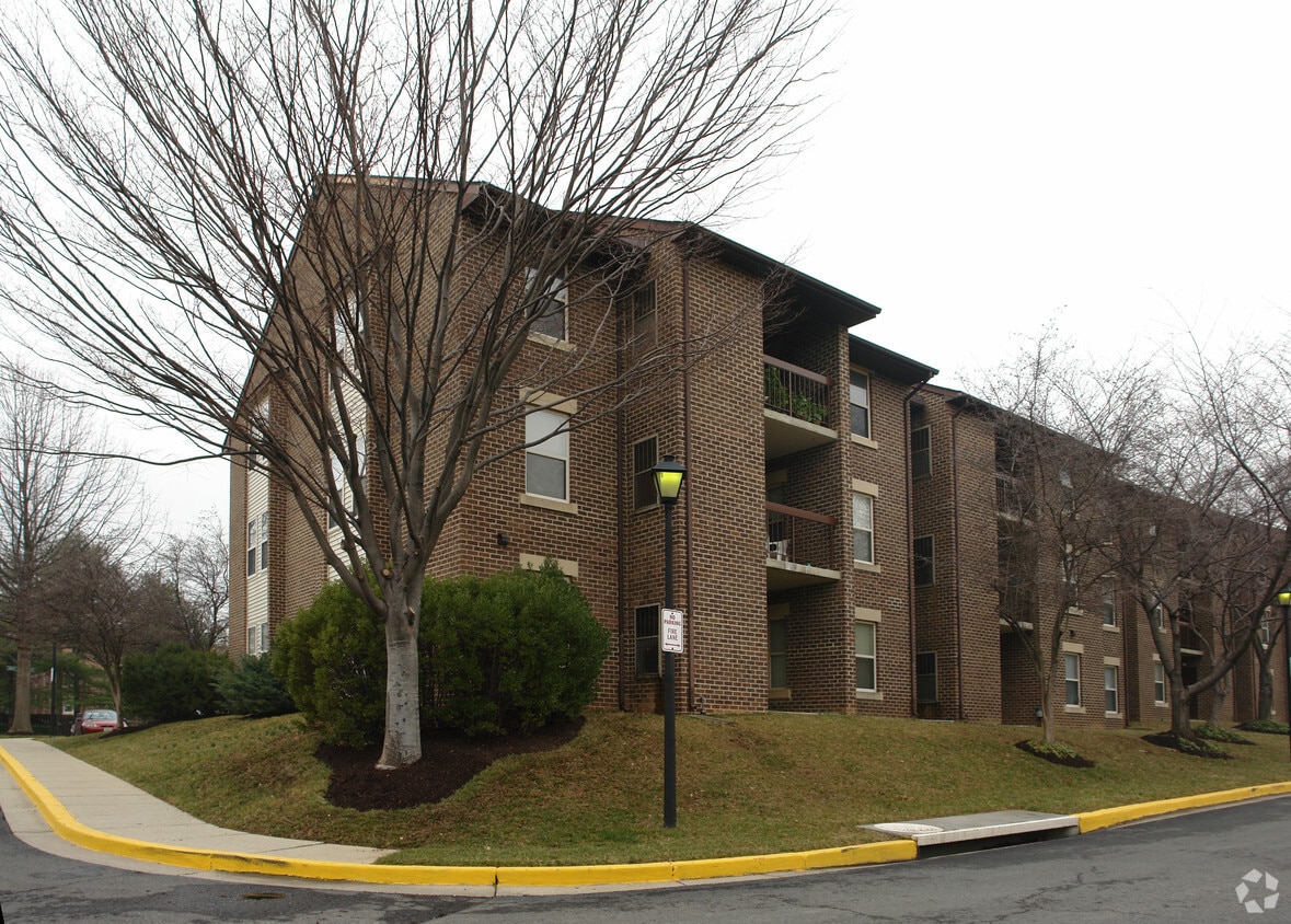Building Photo - Summer Ridge Condominiums