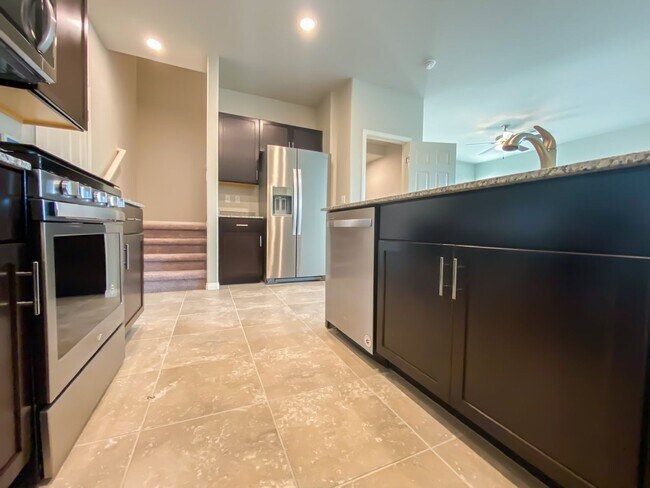 Building Photo - GATED 3 BED 2 BATH 2 CAR GARAGE SINGLE FAM...