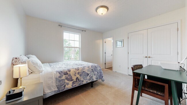 Foto del edificio - 429 John Deere Dr