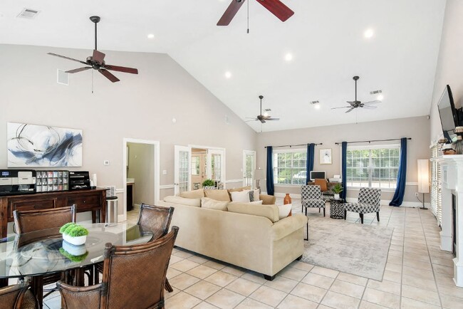 Building Photo - The Reserve at Woodchase