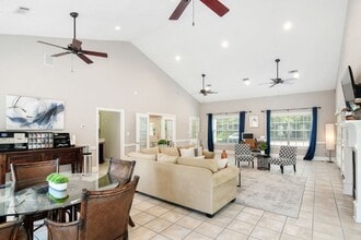 Building Photo - The Reserve at Woodchase