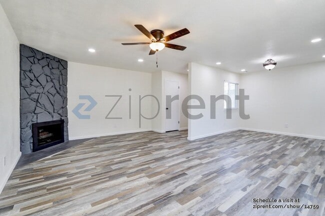 Building Photo - 6102 Templeton Dr