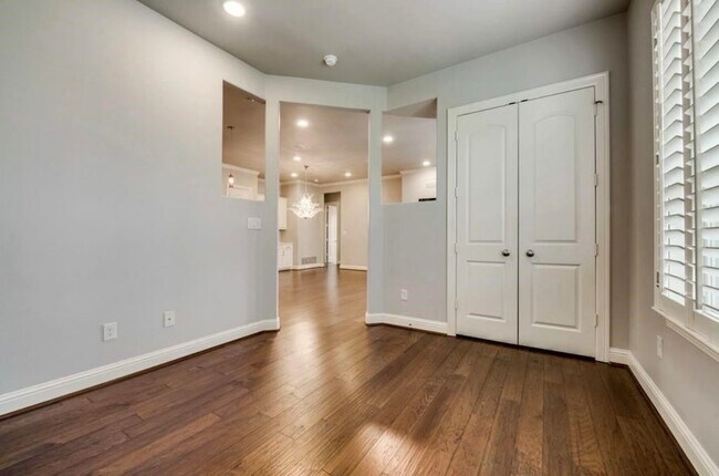Building Photo - 4343 McKinney Ave