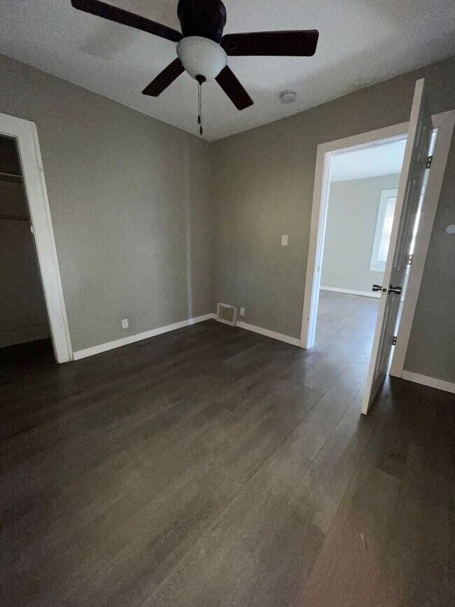 Foto del edificio - Private 2 bedroom with oversized yard comi...