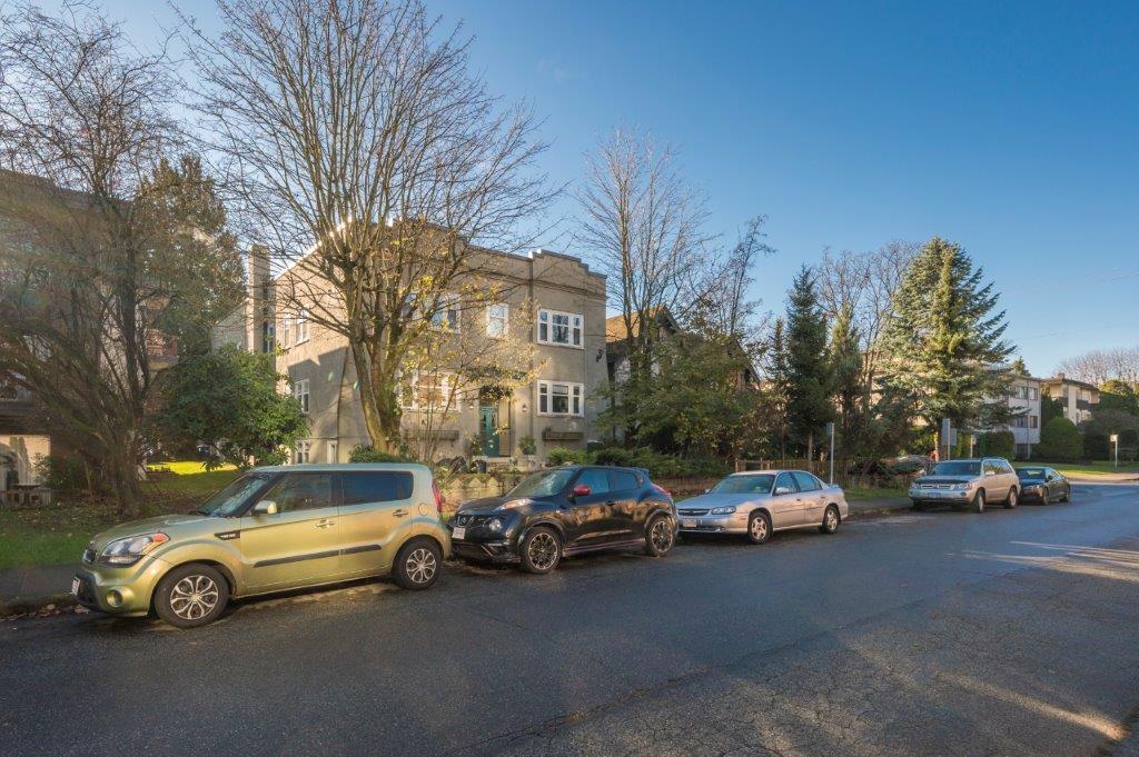 Primary Photo - 1086 W 10th Ave