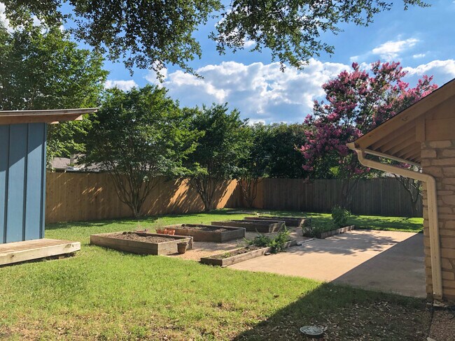 Building Photo - 1207 Creekview