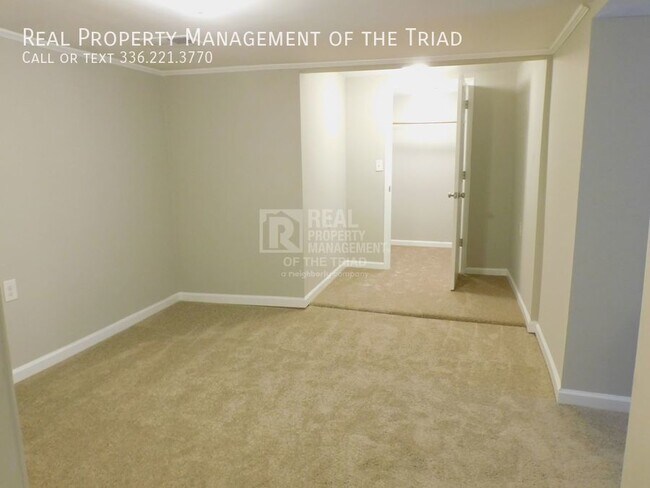 Building Photo - Cozy 3 Bedroom 1 Bath Duplex Apartment in ...