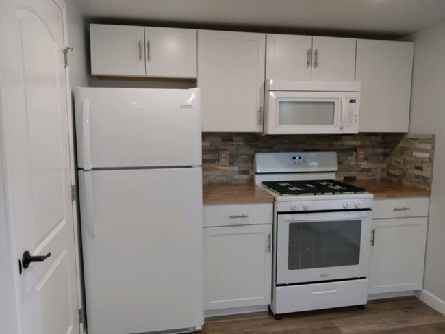Foto del edificio - 1522 N Hill Field Rd