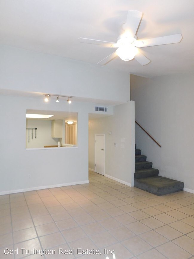 Building Photo - 2508 SW 35th Pl