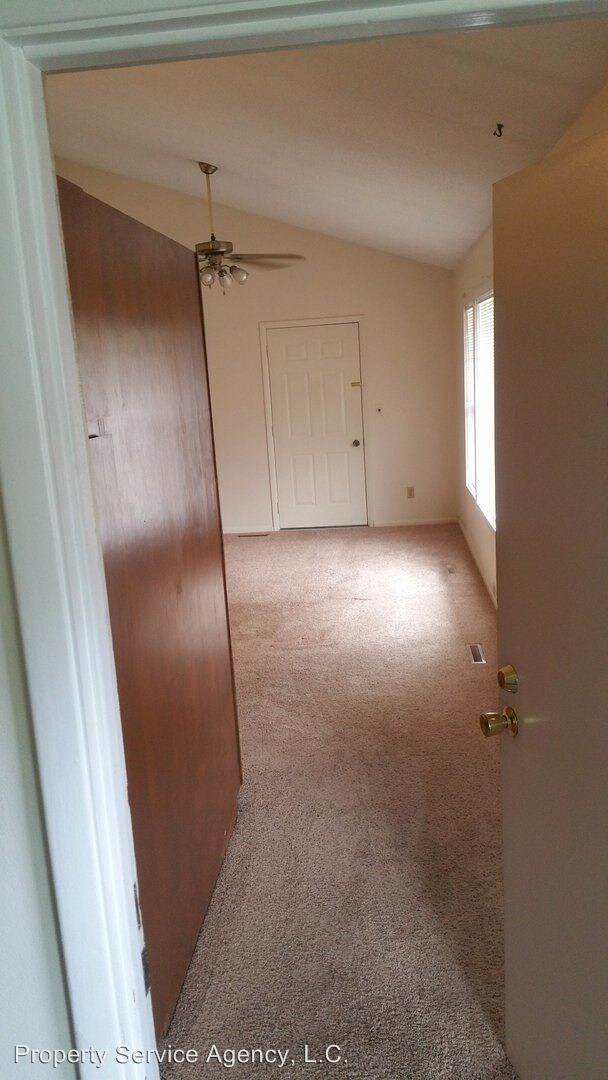 Building Photo - 913 Garfield Ave