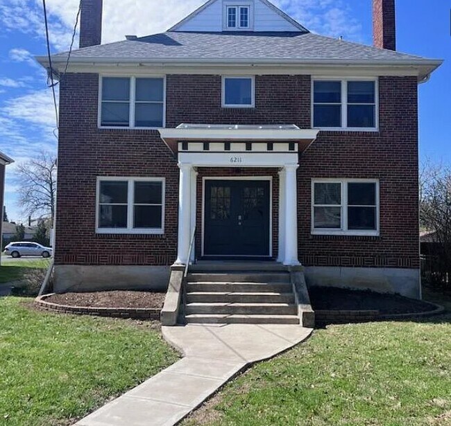 Foto del edificio - 6211 Grand Vista Ave