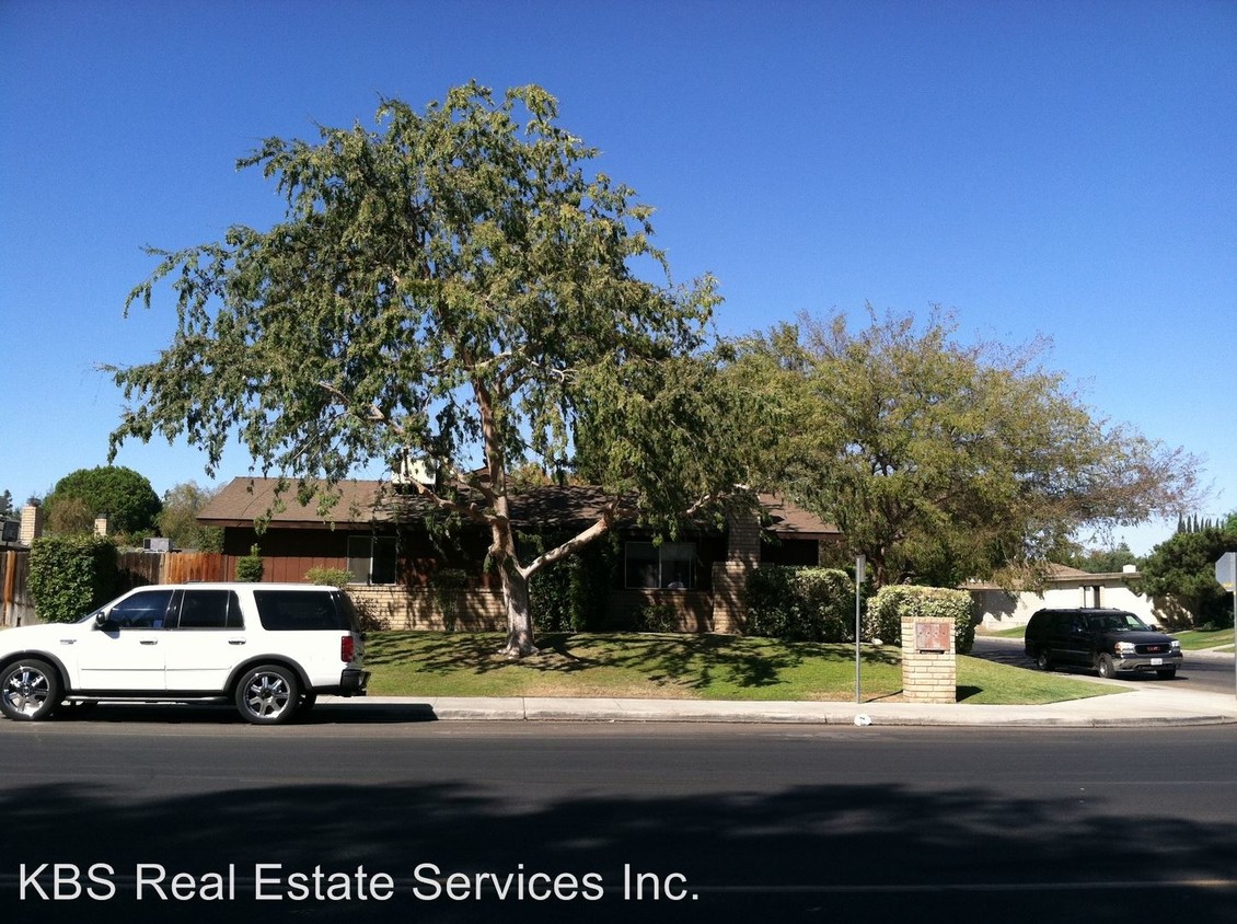 Primary Photo - 8000 N Laurelglen Blvd