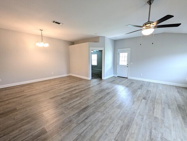 Building Photo - 1651 Ponderosa Dr