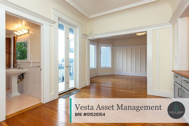 Foto del edificio - 301-303 Corbett Avenue