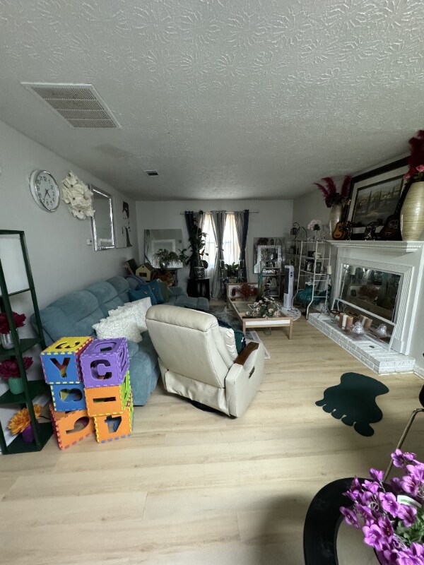 Foto del edificio - 5788 Sheldon Ct