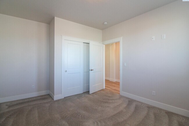 Foto del edificio - 3 Bed/2 Bath Home in South Kennewick