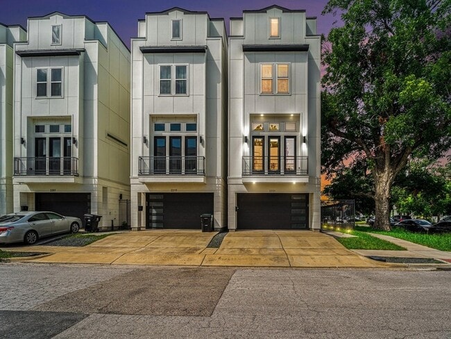 Foto del edificio - 2221 Francis St