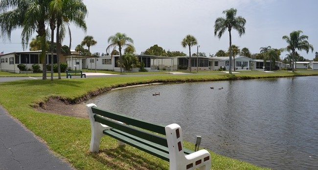 Foto del edificio - Bay Lake Estates